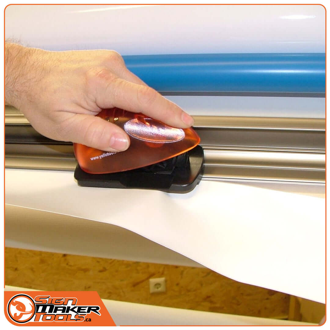Hand smoothly cutting vinyl roll using TreeMAXX EasyReach PRO’s precision cutting system