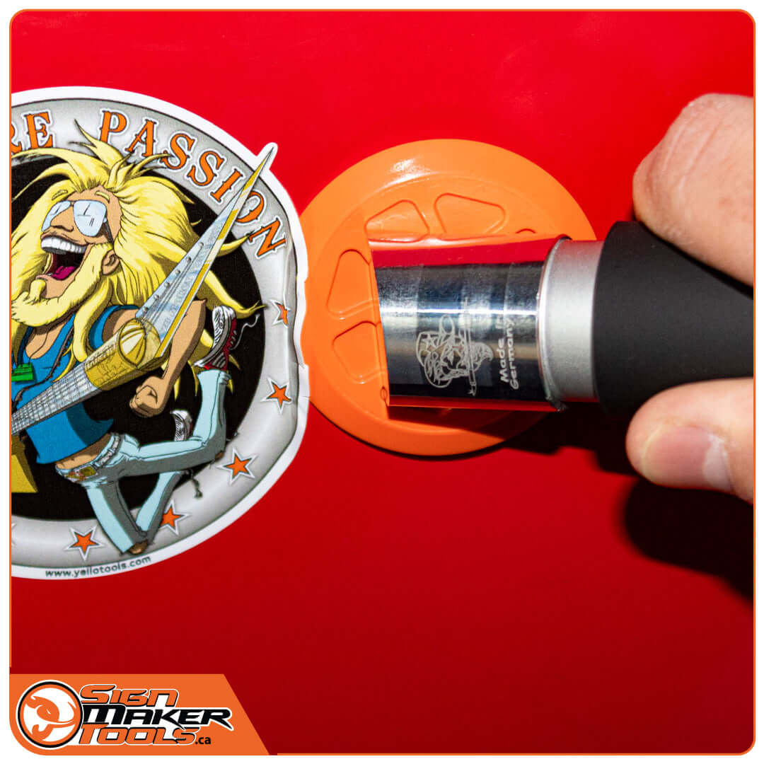 Removing a sticker with YelloBlade 360 round vinyl remover and handle