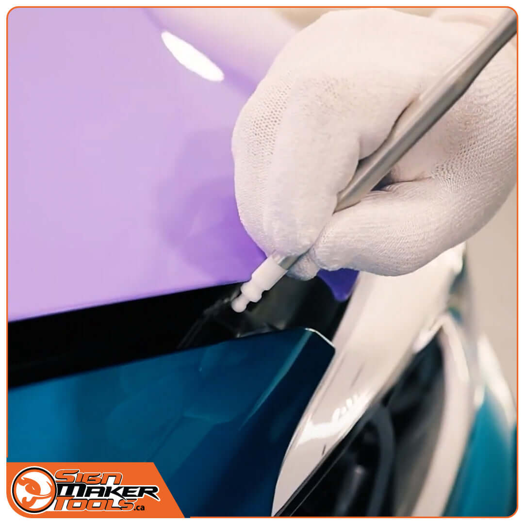 Applying vinyl wrap with Lucky FlipperPen Duo around tight vehicle edges