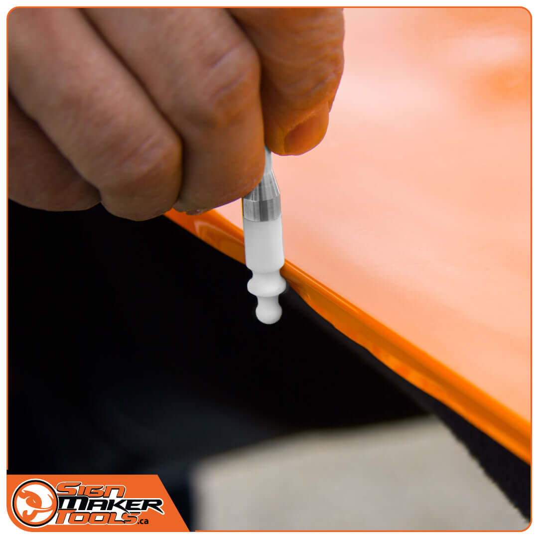Using Lucky FlipperPen Duo to press vinyl wrap on a car's edge