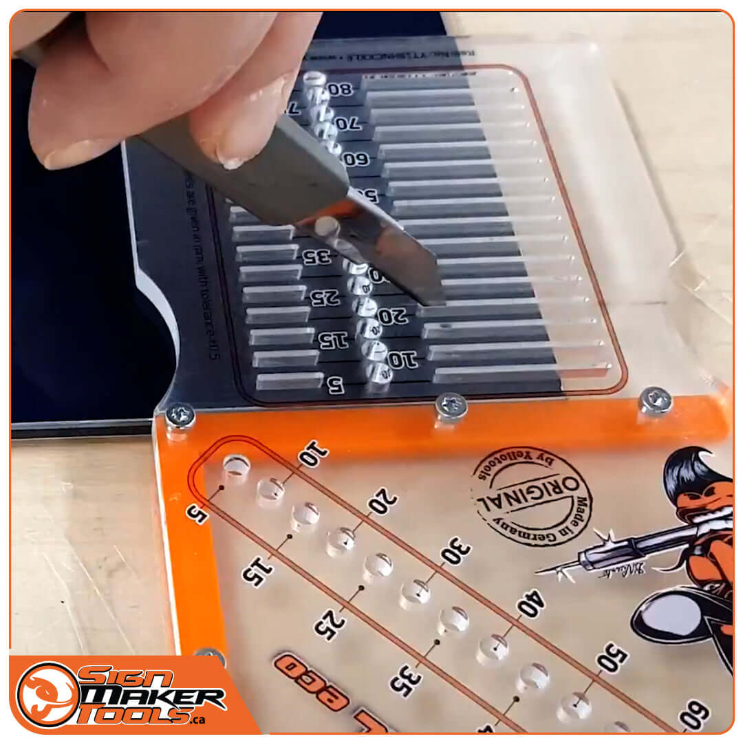 Marking parallel lines using the Hole 'n' Cut XXL Eco template and a utility knife